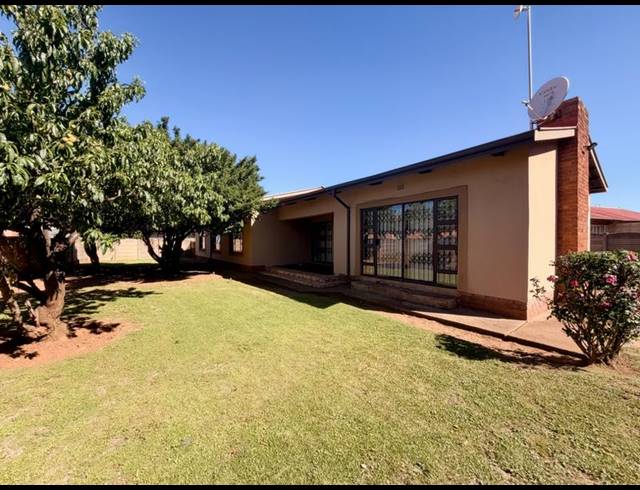 4 BEDROOM HOUSE FOR SALE IN VANDERBIJLPARK CE 4